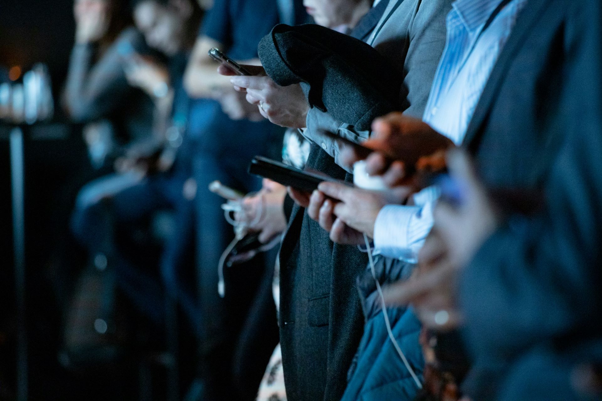 Wenn ein digitaler Sturm aufzieht: Über Hass-kommentare und Shitstorms im Netz
