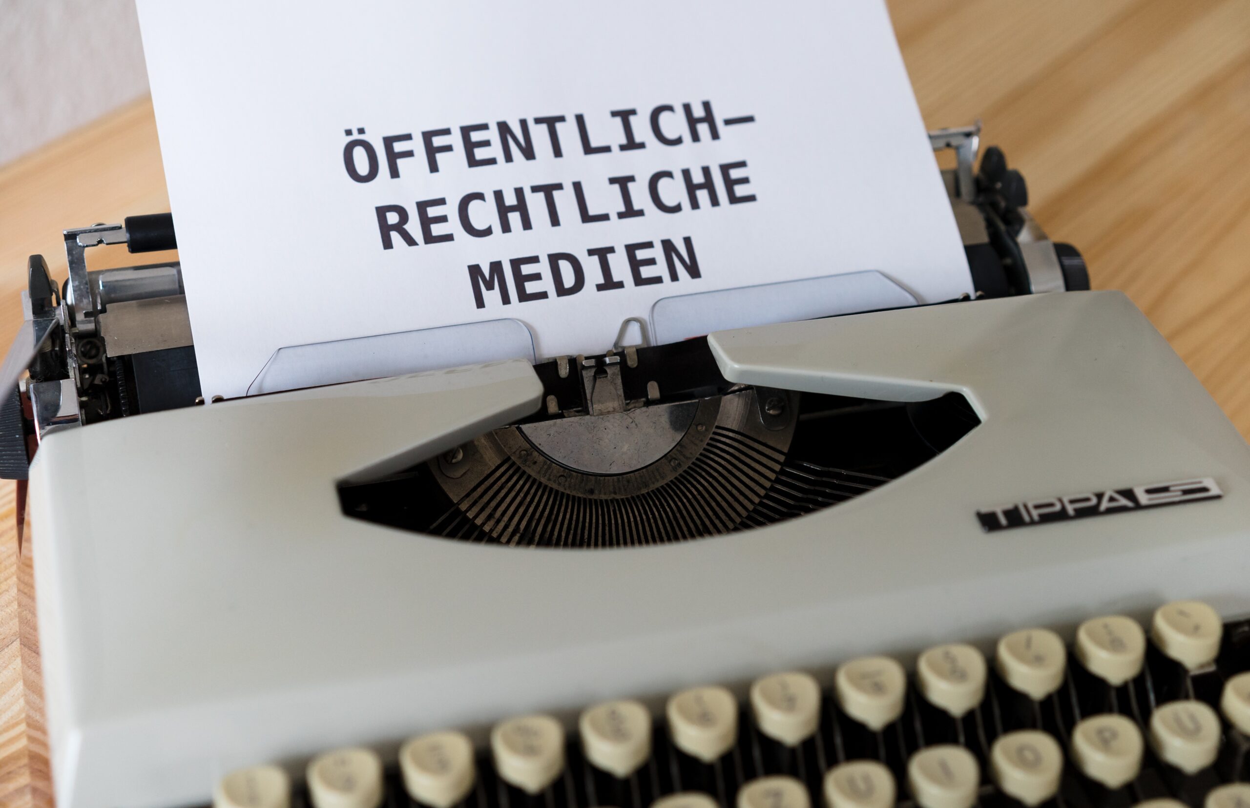 Demokratieabgabe oder Staatspropaganda: Wie politisch voreingenommen sind die Öffentlich-Rechtlichen?